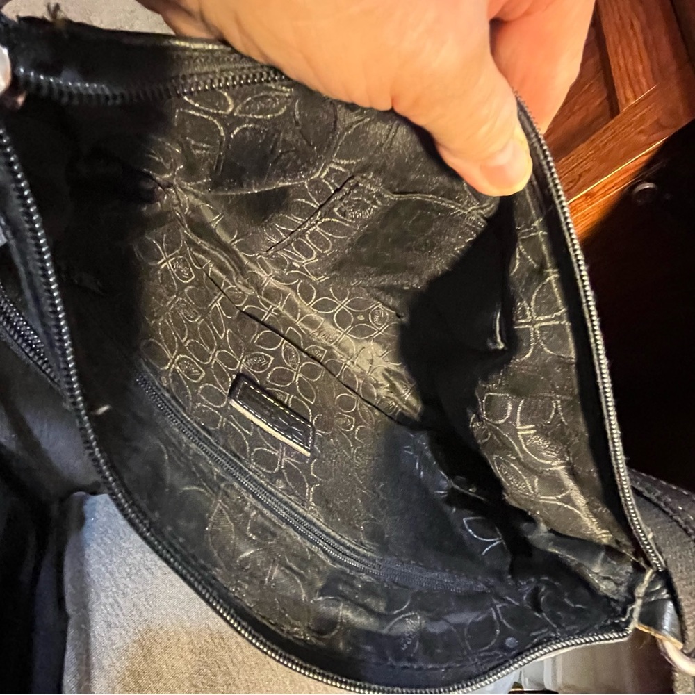 A Fossil crossbody with lots of pockets - Picture 10 of 12
